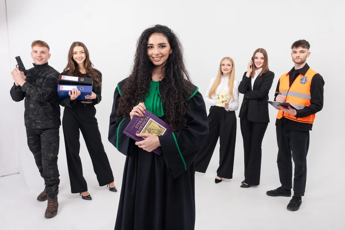 WSPiA Rzeszowska Szkoła Wyższa   19