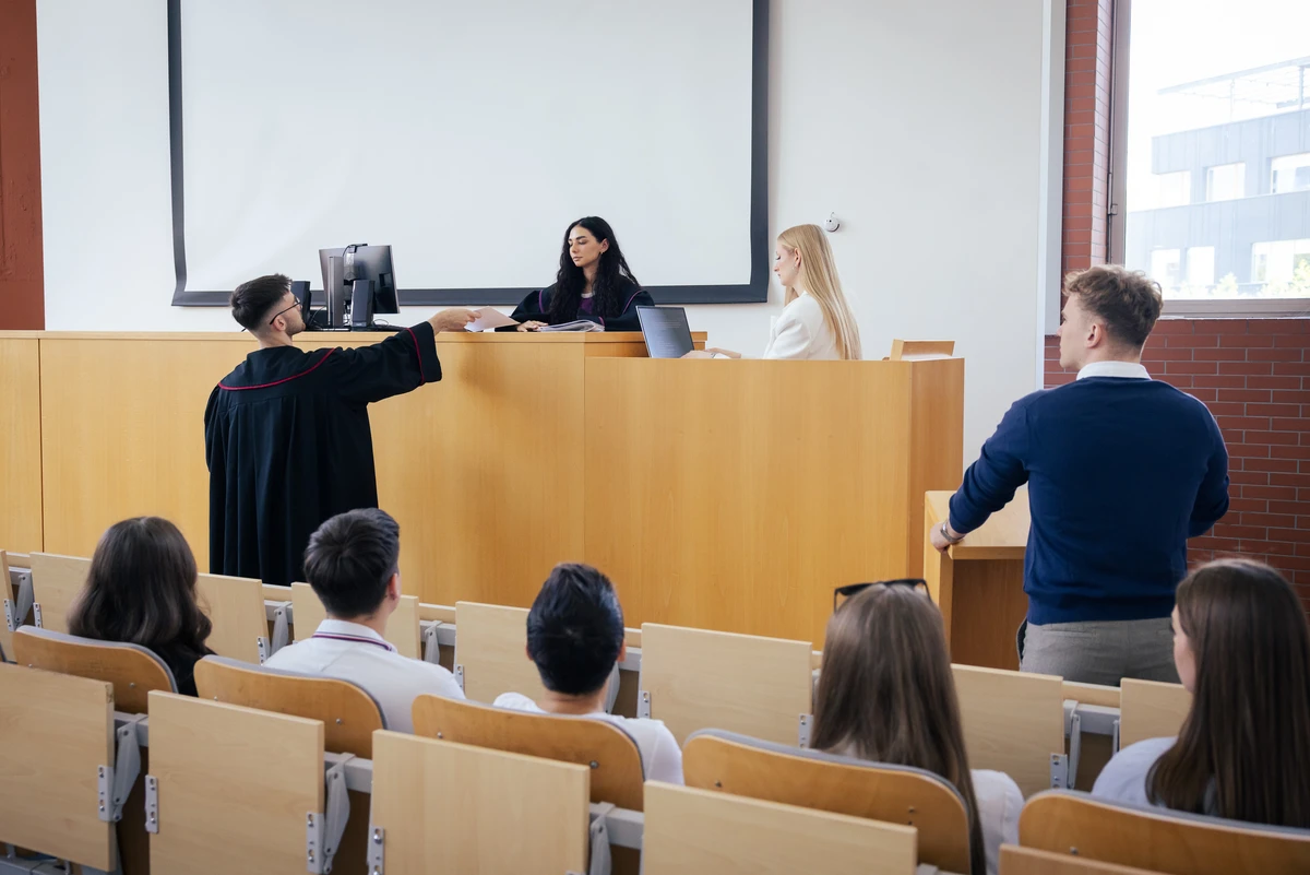 WSPiA Rzeszowska Szkoła Wyższa 9